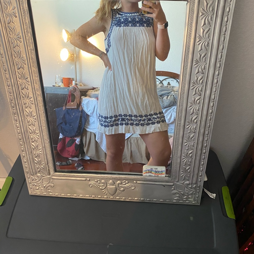 Thigh-length dress